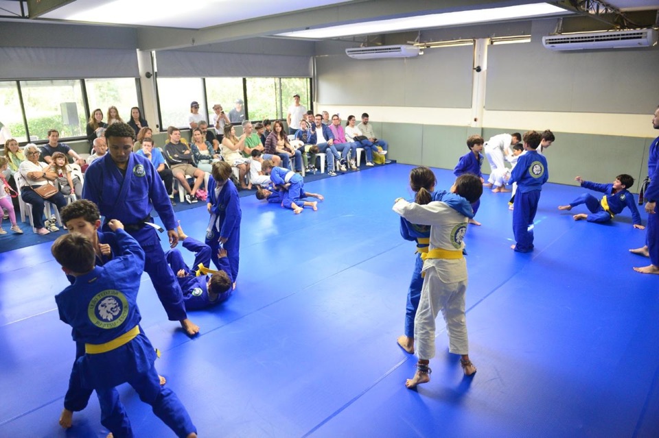 A warm-up that's already Jiu-Jitsu.
